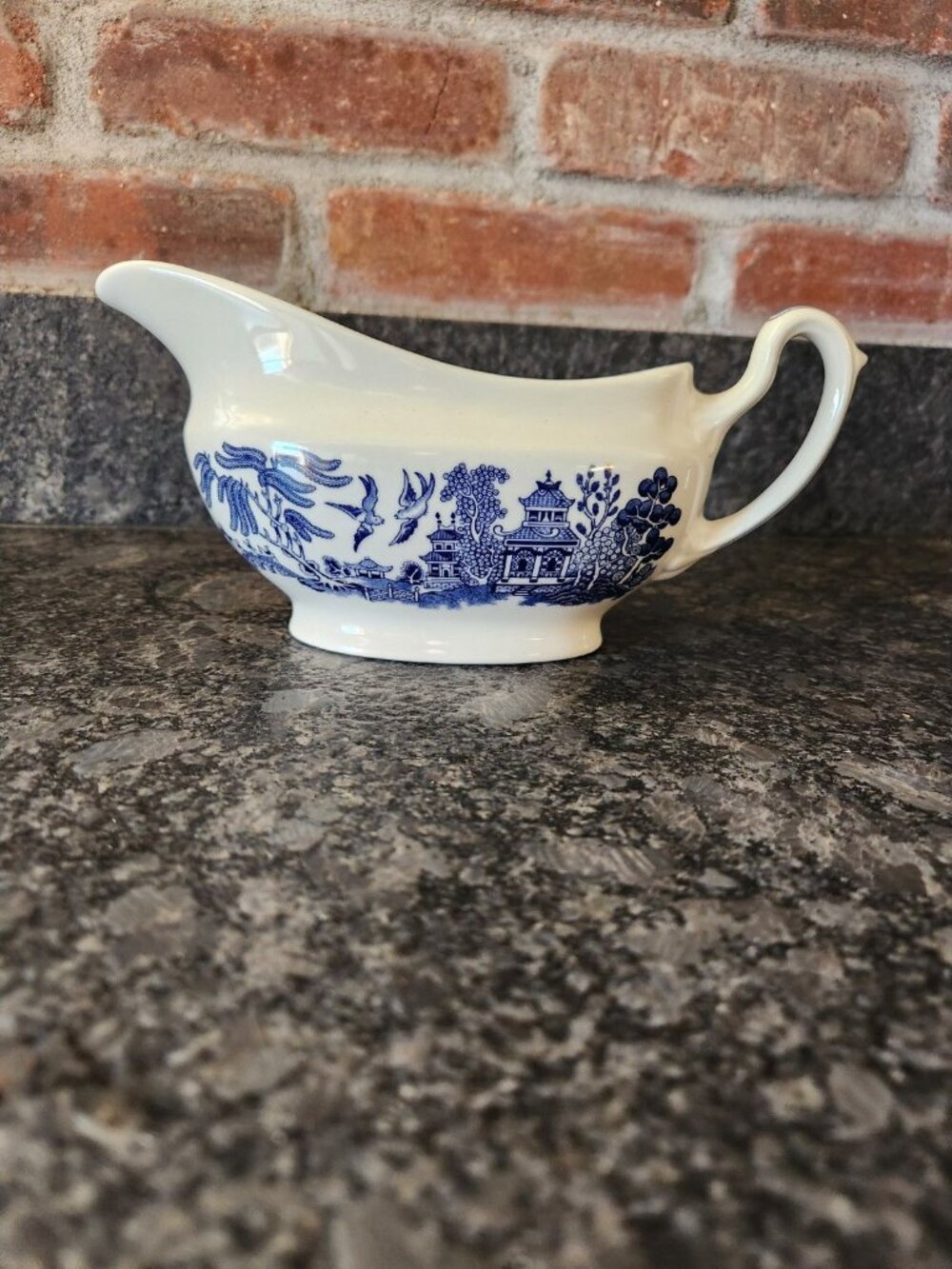 Churchill Blue Willow Gravy Boat Staffordshire England 8"